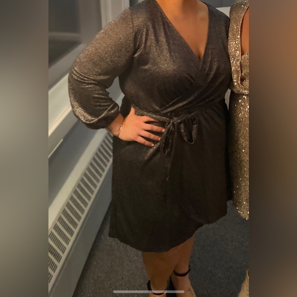 Halogen® Long Sleeve Sparkle Wrap Dress (Plus Size)
 
BLACK, Size 2X